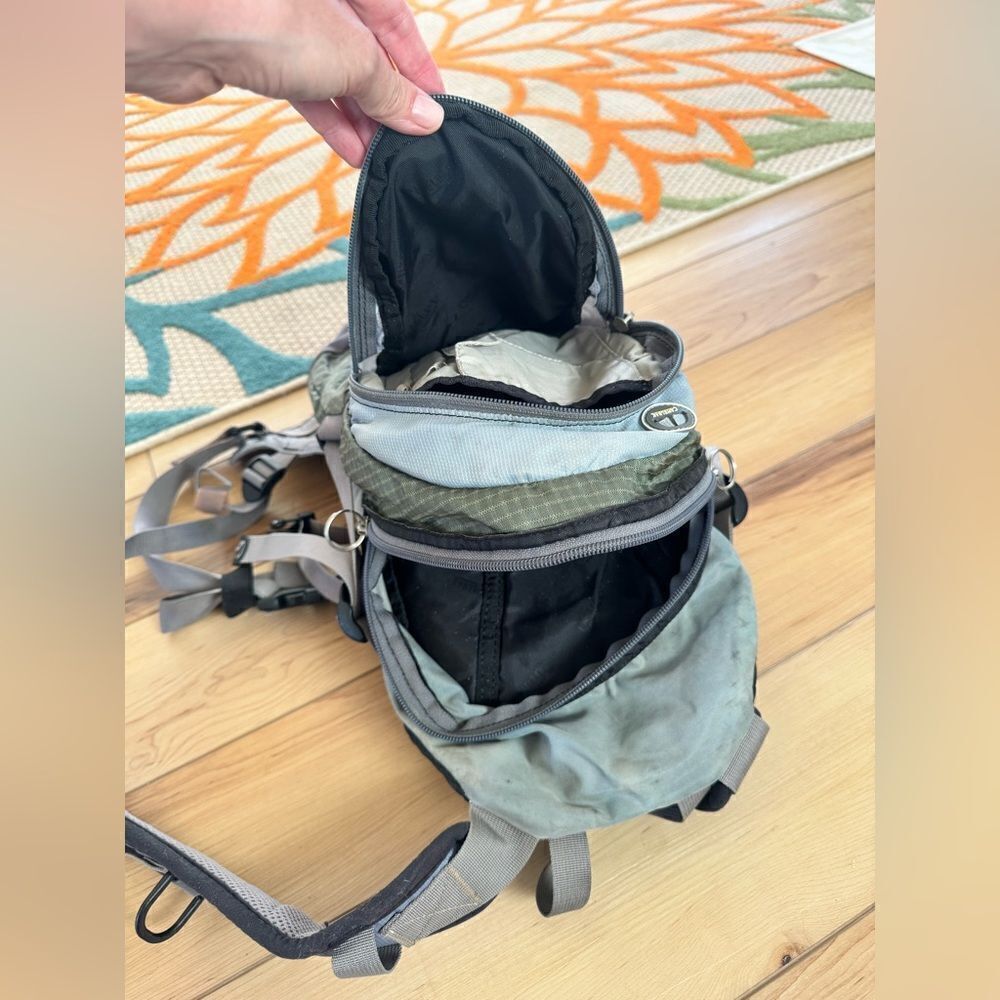 Camelbak Small Backpack Green Grey - Picture 4 of 4